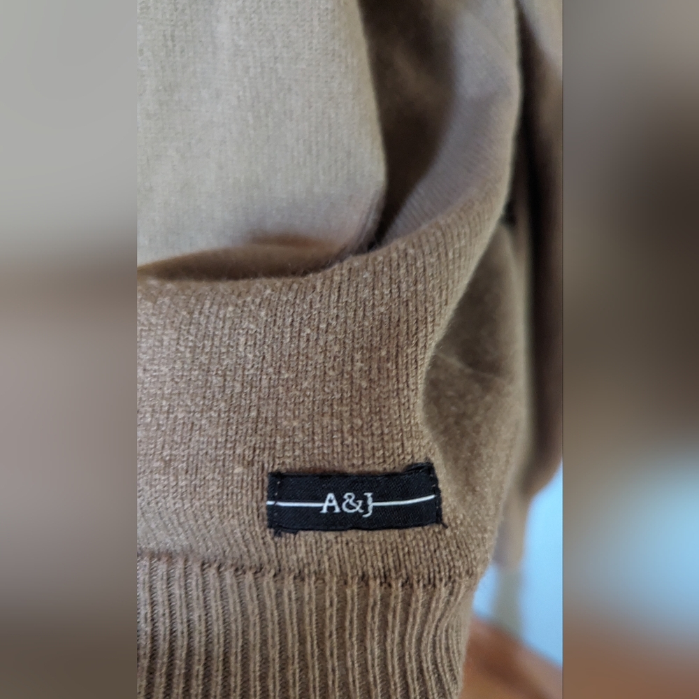 Sweater - Picture 2 of 4